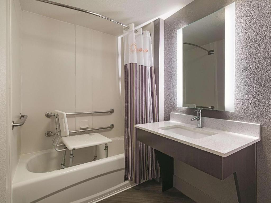 La Quinta By Wyndham Dallas Plano West Exterior photo